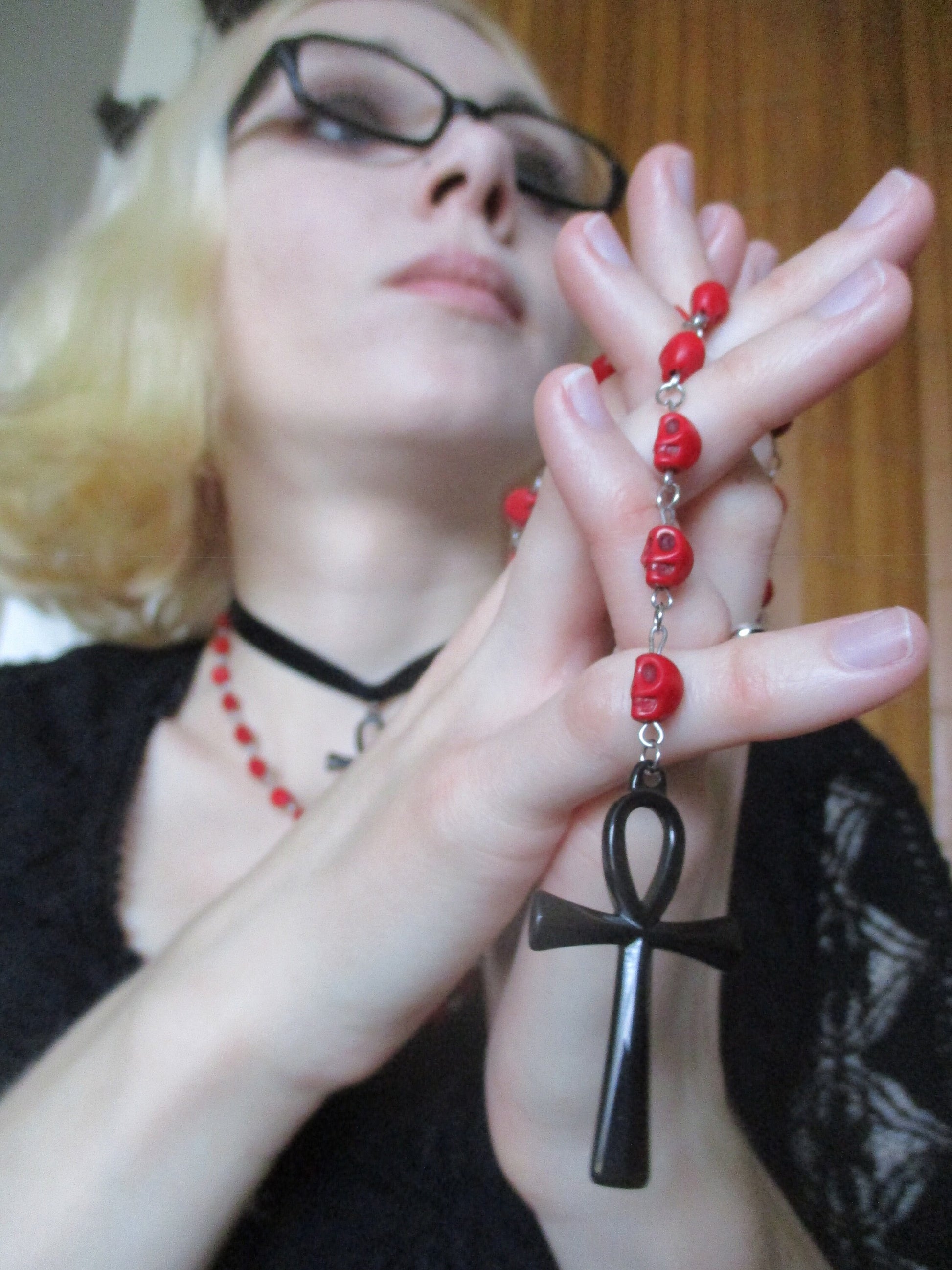 Elegant Goth / Gothic, Synthetic Turquoise Red Skull  Ankh Rosary