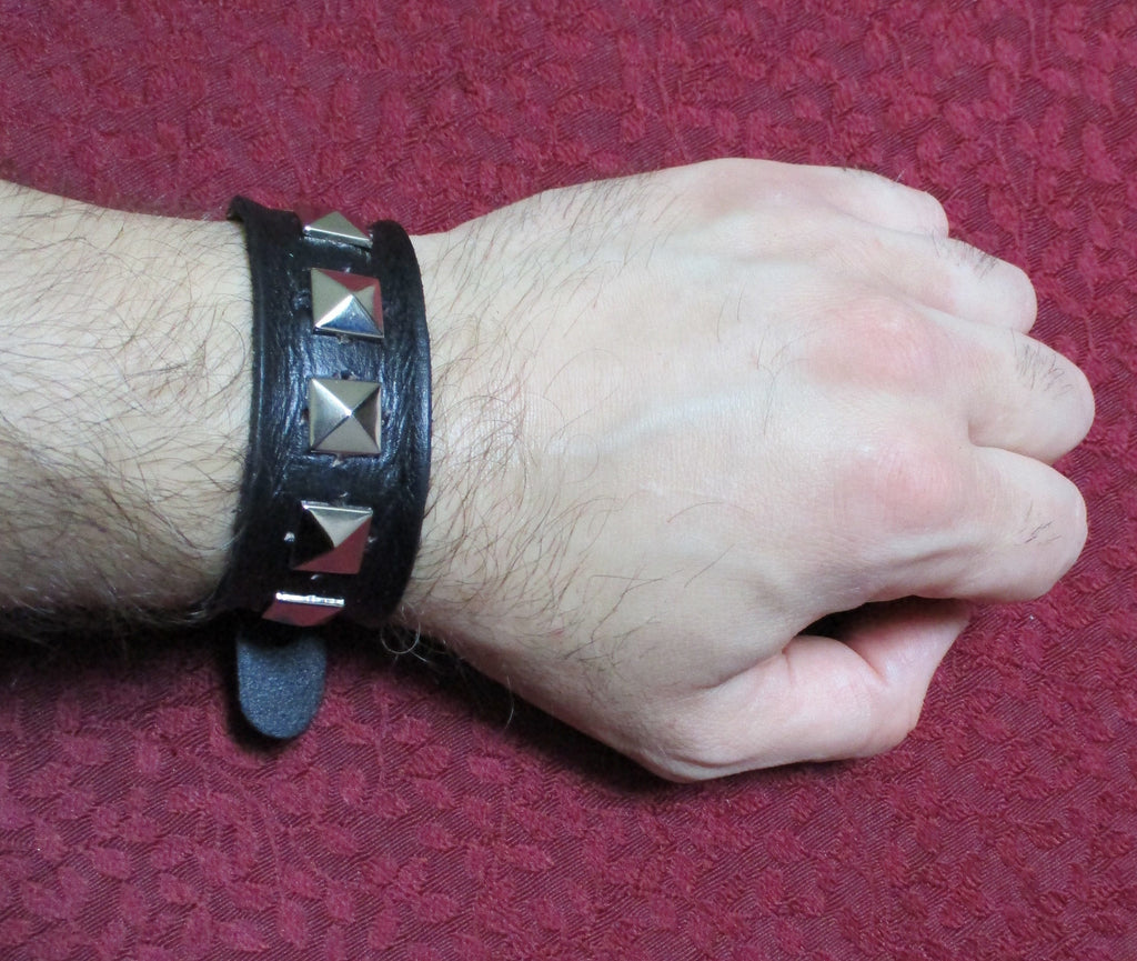 Gothic Deathrock punk rock pyramid spike imitation leather wristband