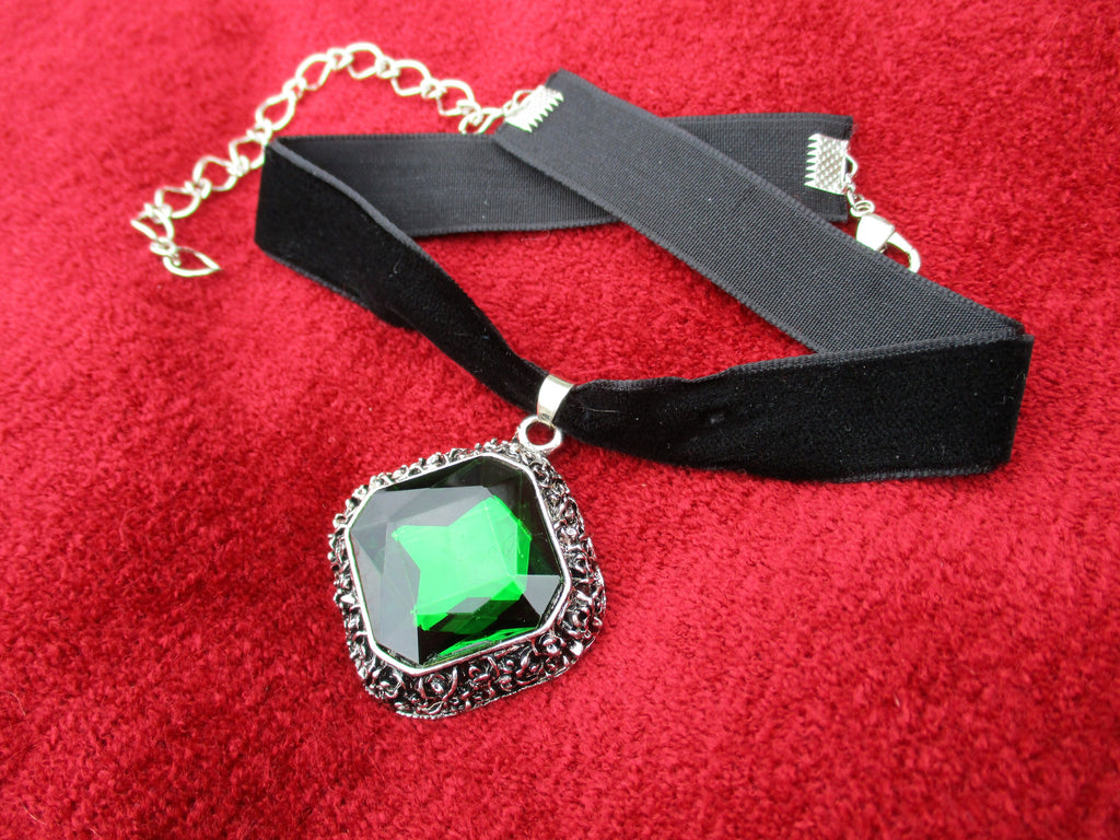 Victorian Gothic Ornate Rhombus Green Glass Choker