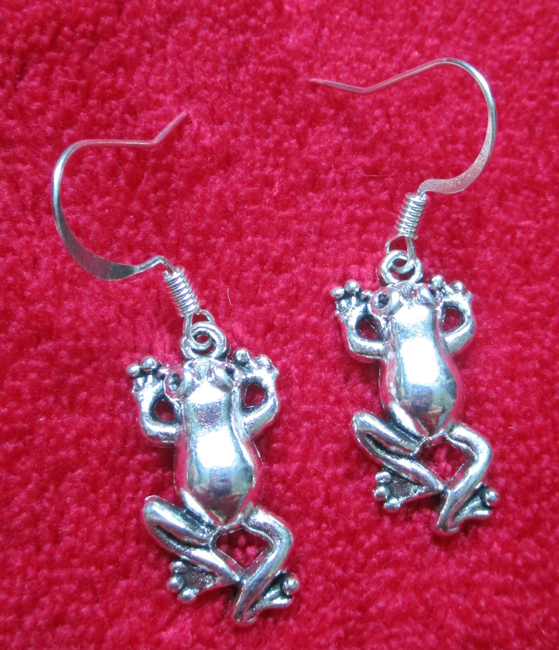 Cute Adorable Peridot Chip Frog Froggy Froggie Earrings